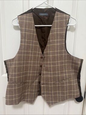 0186 men’s‎ Madison Brown and Tan Plaid Vest large